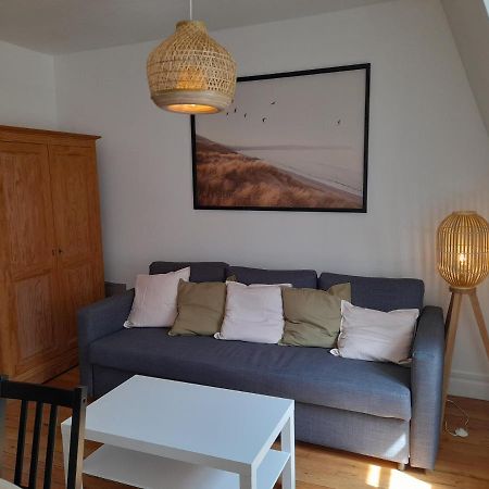 Charmante Villa Plein Sud 50M De La Plage - Balcon Vue Laterale Sur Mer - Equipee De La Fibre, Wifi, Internet مير-لي-بان المظهر الخارجي الصورة
