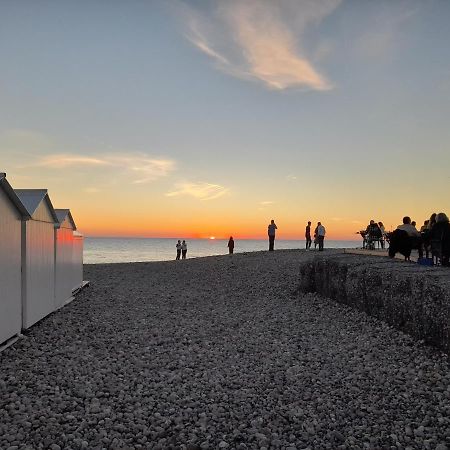 Charmante Villa Plein Sud 50M De La Plage - Balcon Vue Laterale Sur Mer - Equipee De La Fibre, Wifi, Internet مير-لي-بان المظهر الخارجي الصورة