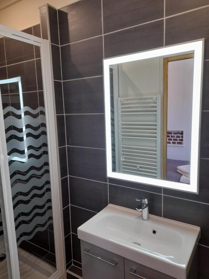 Charmante Villa Plein Sud 50M De La Plage - Balcon Vue Laterale Sur Mer - Equipee De La Fibre, Wifi, Internet مير-لي-بان المظهر الخارجي الصورة