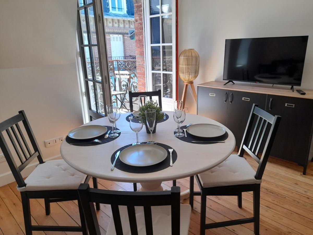 Charmante Villa Plein Sud 50M De La Plage - Balcon Vue Laterale Sur Mer - Equipee De La Fibre, Wifi, Internet مير-لي-بان المظهر الخارجي الصورة