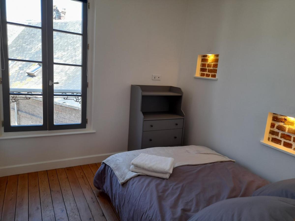 Charmante Villa Plein Sud 50M De La Plage - Balcon Vue Laterale Sur Mer - Equipee De La Fibre, Wifi, Internet مير-لي-بان المظهر الخارجي الصورة